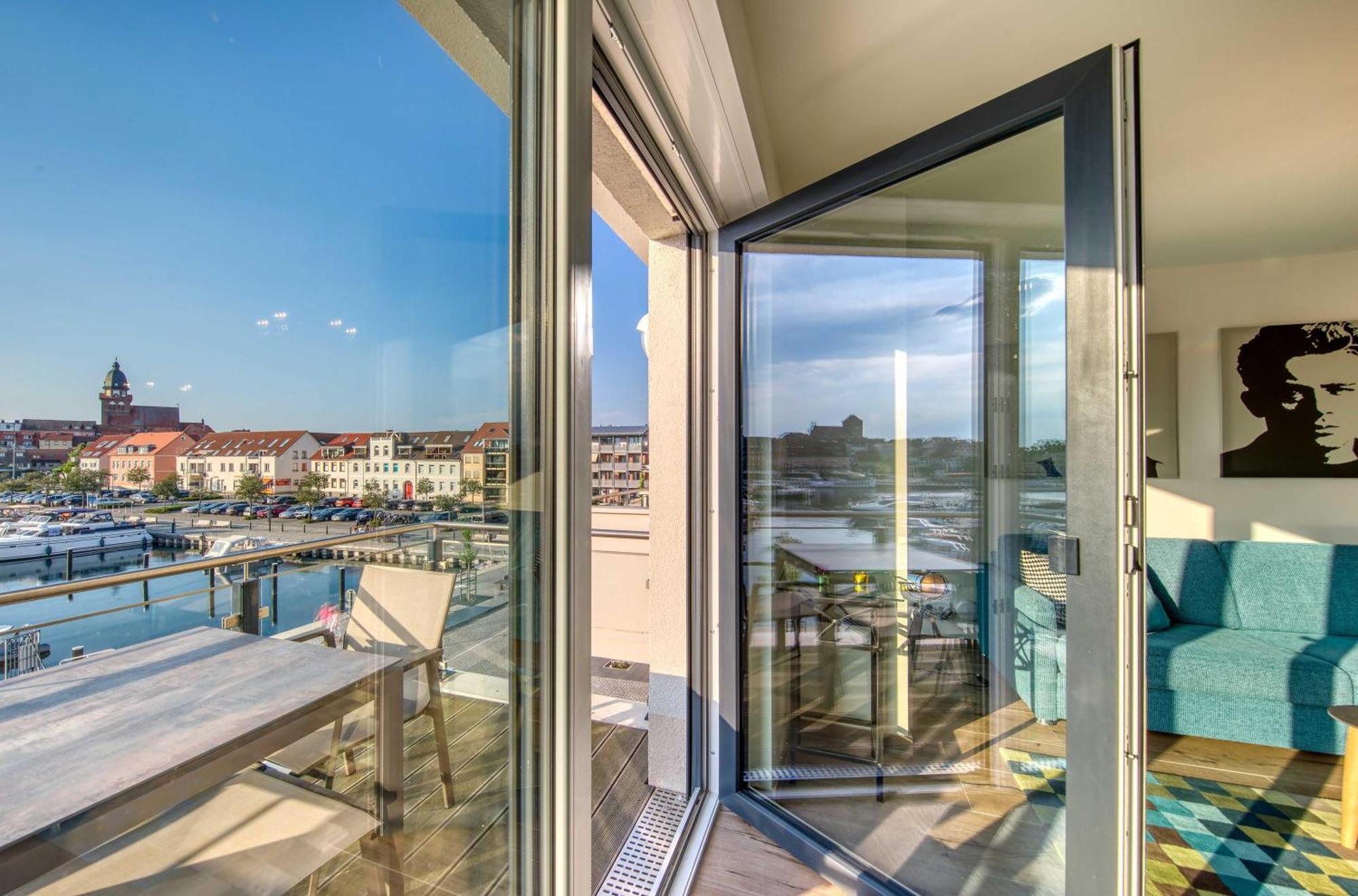 Mueritz Utkiek - Apartment Mit Seeblick & Balkon In Der Hafenresidenz Waren  Eksteriør billede